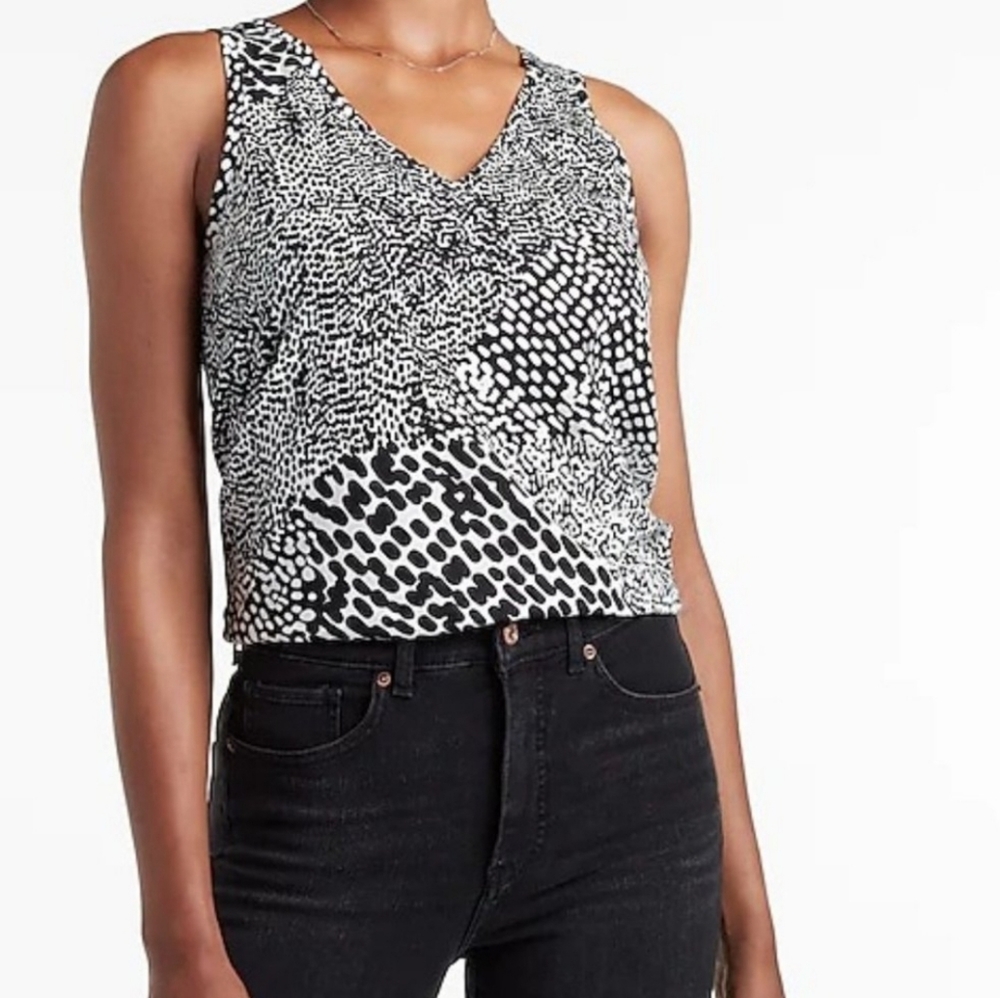 CLOSET CLOSING MONDAY 9/30. NWT EXPRESS Tank V-Neck‎ Animal Print Supima